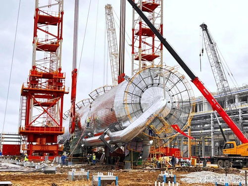 巨無霸 產品分離塔一次整體吊裝成功